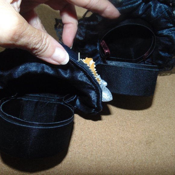 2 PUTTING ON THE RITZ RING BOXES - Picture 2 of 3